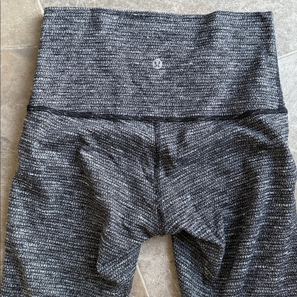 Lululemon Wunder Under Pant (Hi-Rise) in Luon Variegated Knit Heathered Black 8 - Picture 5 of 7